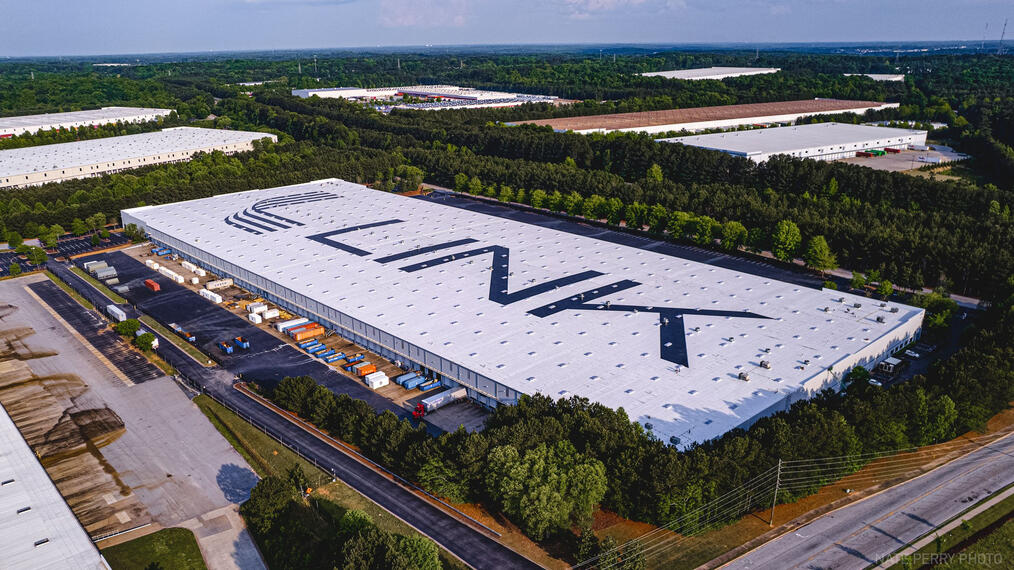 Drone photograph showcasing a 300 foot tall logo on top of a warehouse in Atlanta, Georgia